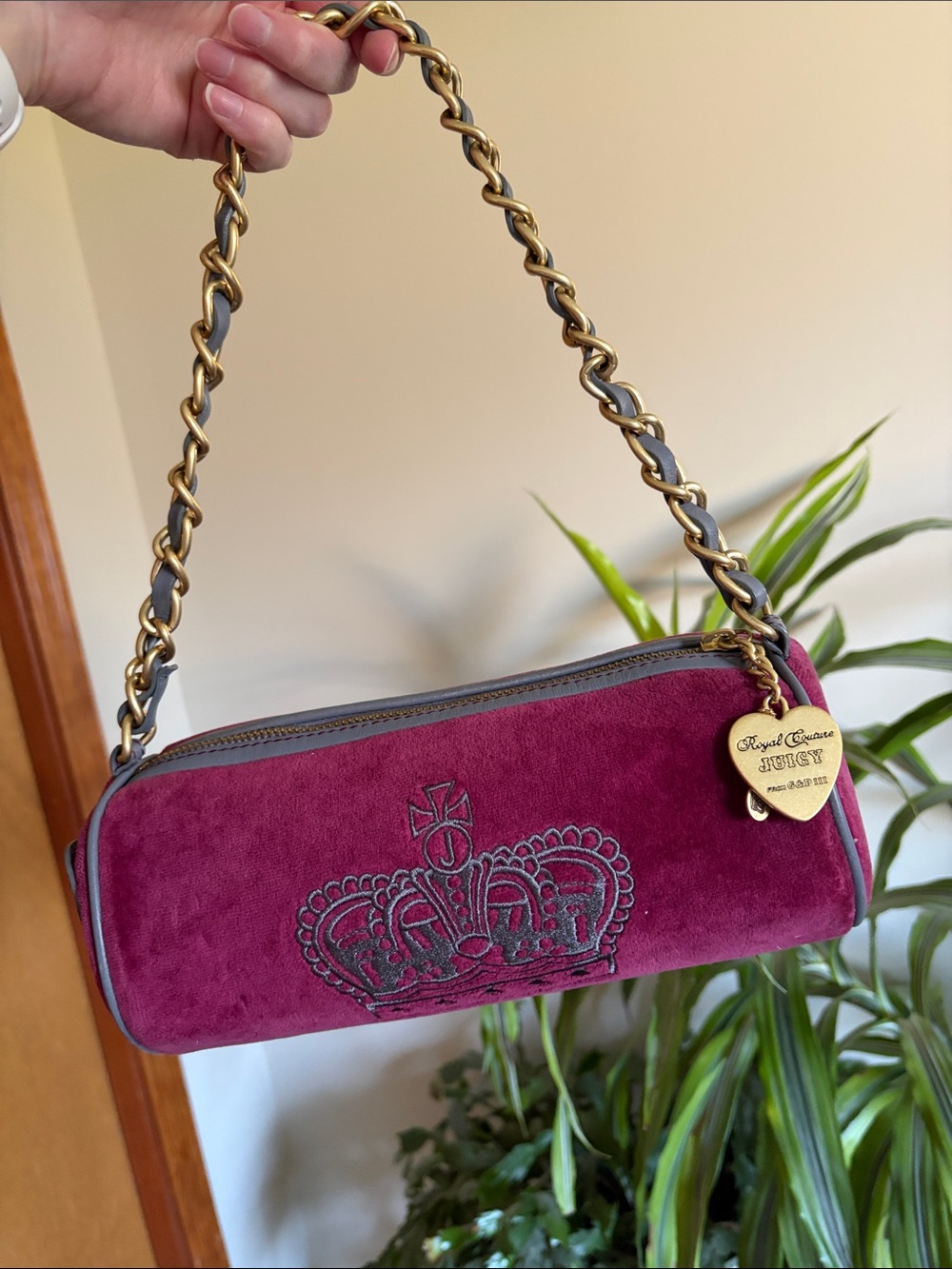 Vintage Juicy Couture Plush Velour Burgundy Barrel Bag with Chain Strap - Picture 2 of 10